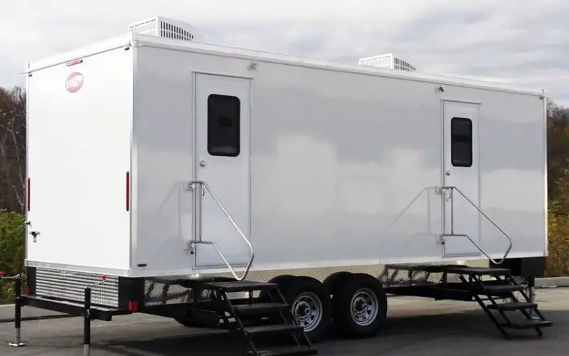 portable bathroom rental
