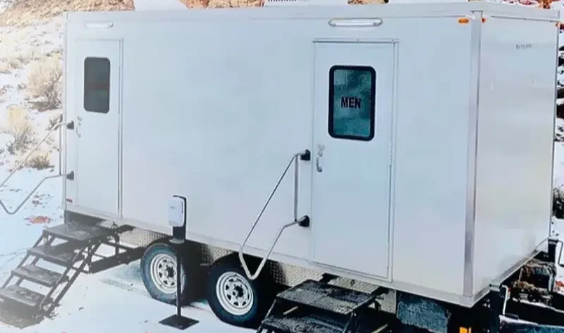 portable bathroom rental